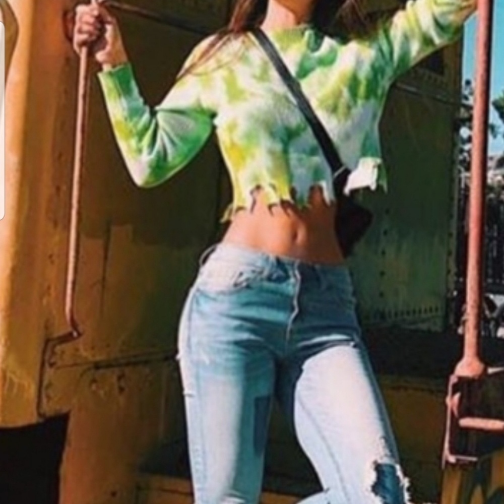 💚Lime Colored Distress Sweater💚